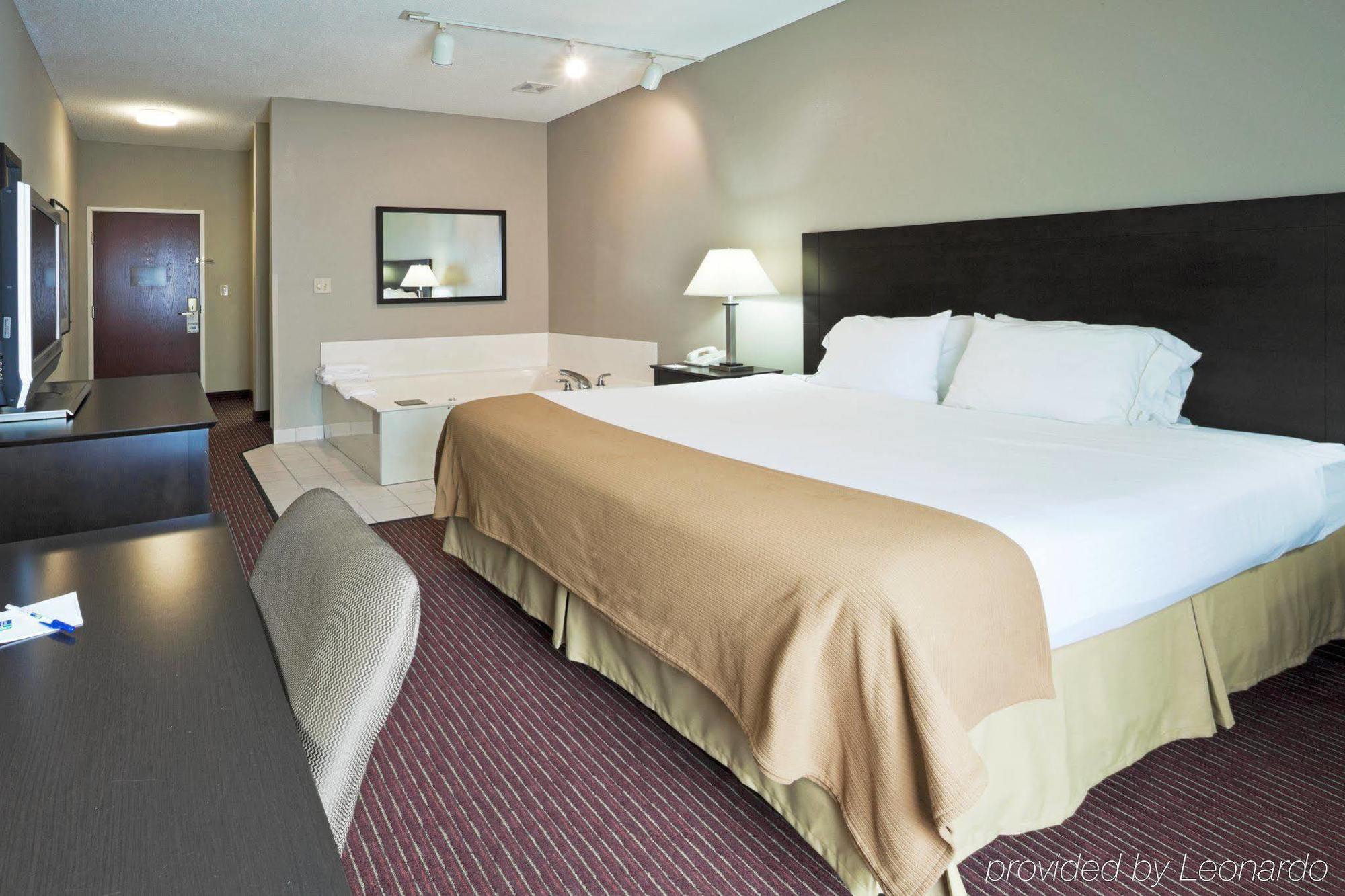 Holiday Inn Express Fort Wayne - East - New Haven By Ihg Room photo